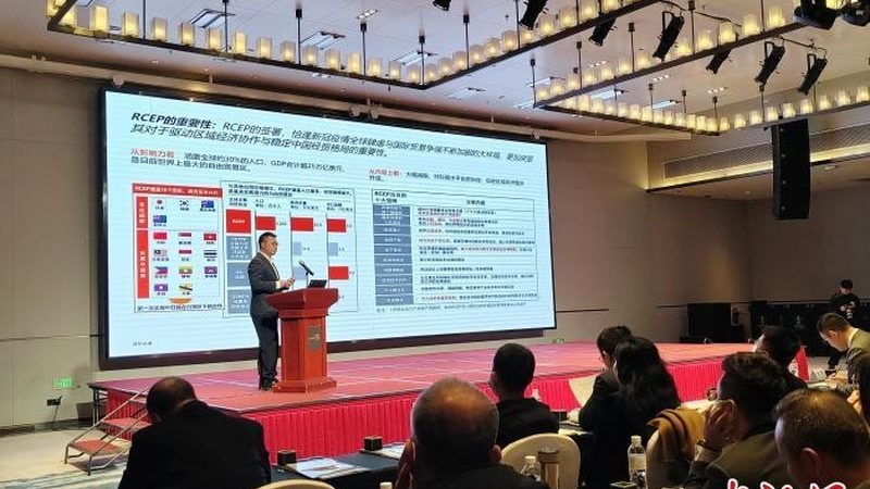战略咨询报告：行业对比分析，揭秘不同视角下的战略解码